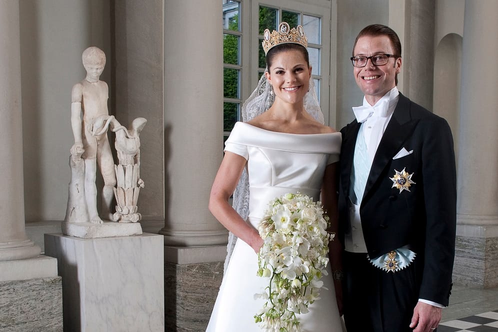 Kronprinzessin Victoria und Prinz Daniel: Anfang der 2000er verliebt sich die Tochter von König Carl Gustaf XVI. in ihren Fitnesstrainer. Am 19. Juni 2010 heiratet das Paar in Stockholm.