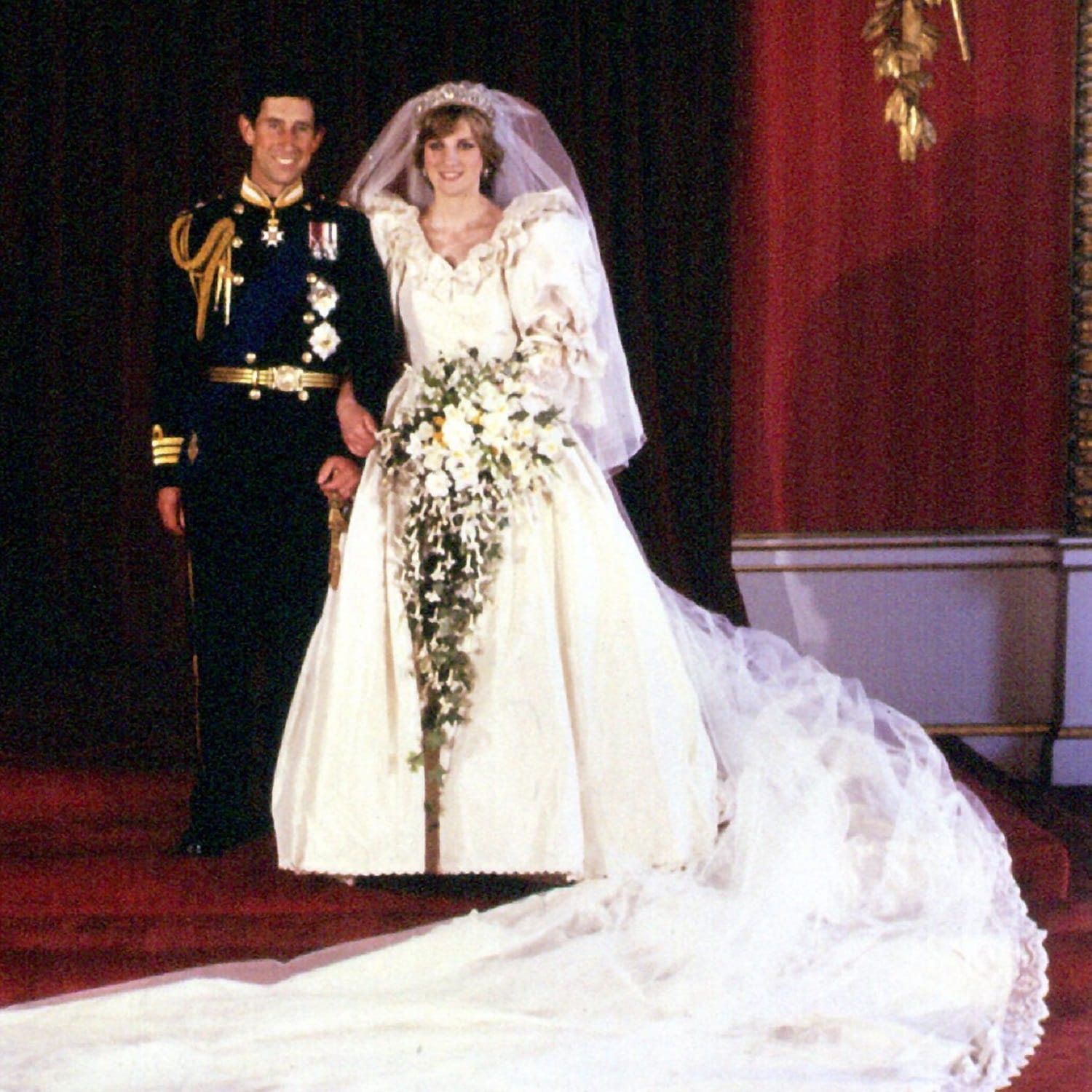 Lady Diana und Prinz Charles: Der britische Thronfolger und die damals 18-jährige Diana wurden 1980 ein Paar. Ein Jahr später, am 29. Juli 1981 heirateten sie in London.