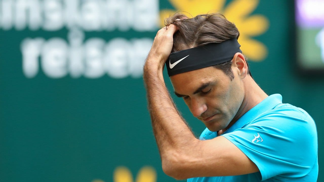 Der Schweizer Roger Federer unterliegt im Finale gegen den Kroaten Borna Coric.