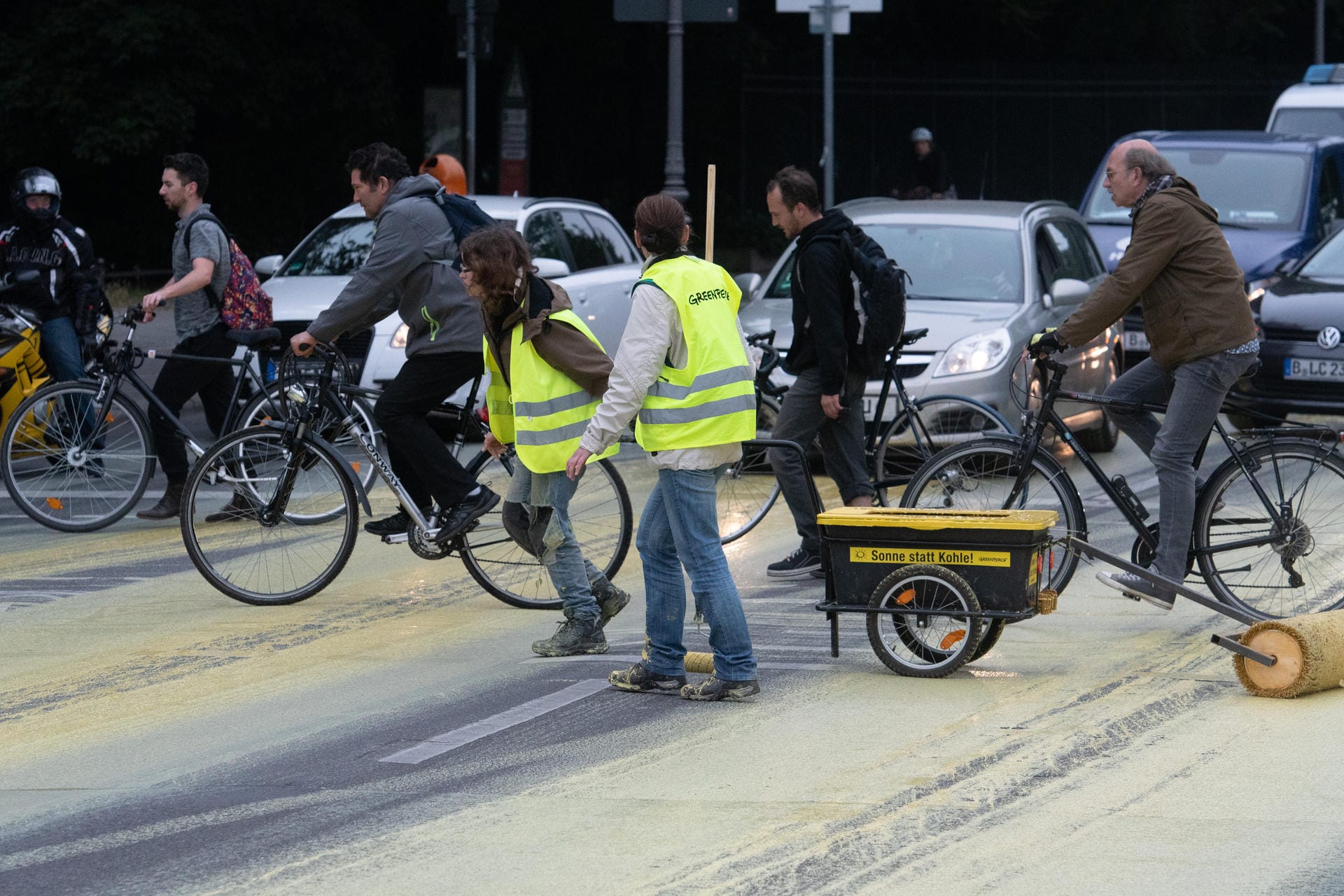 Farbiger Protest gegen Kohlekommission