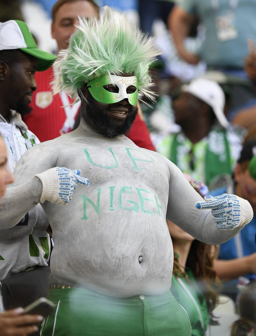 Ein nigerianischer Fan: Trotz des Sieges über Island verpassen die Afrikaner das Achtelfinale.