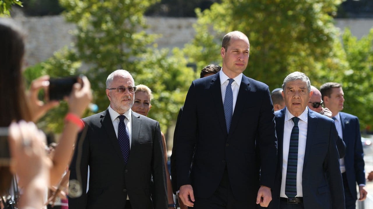 Prinz William besucht die Holocaust-Gedenkstätte Yad Vashem. Prinz William besucht die Holocaust-Gedenkstätte Yad Vashem.