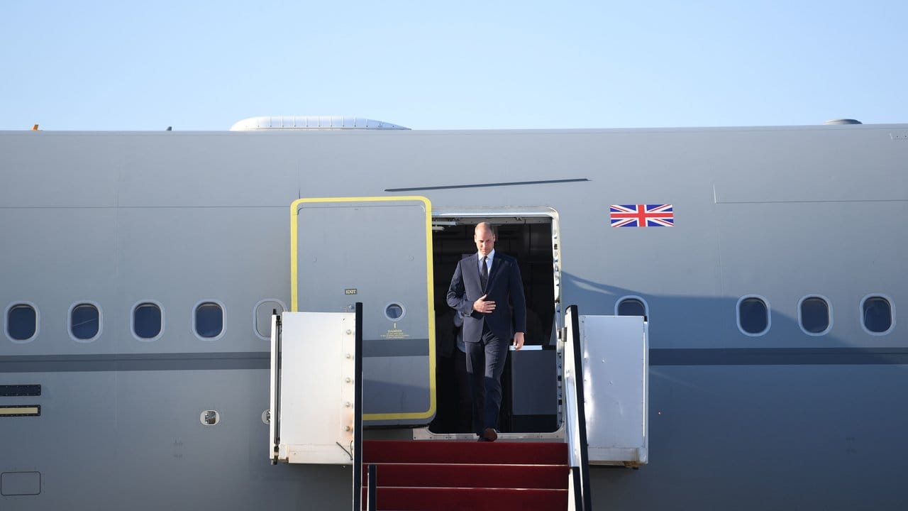 Ankunft Flughafen Ben-Gurion: Prinz William reist fünf Tage durch den Nahen Osten. Ankunft Flughafen Ben-Gurion: Prinz William reist fünf Tage durch den Nahen Osten.