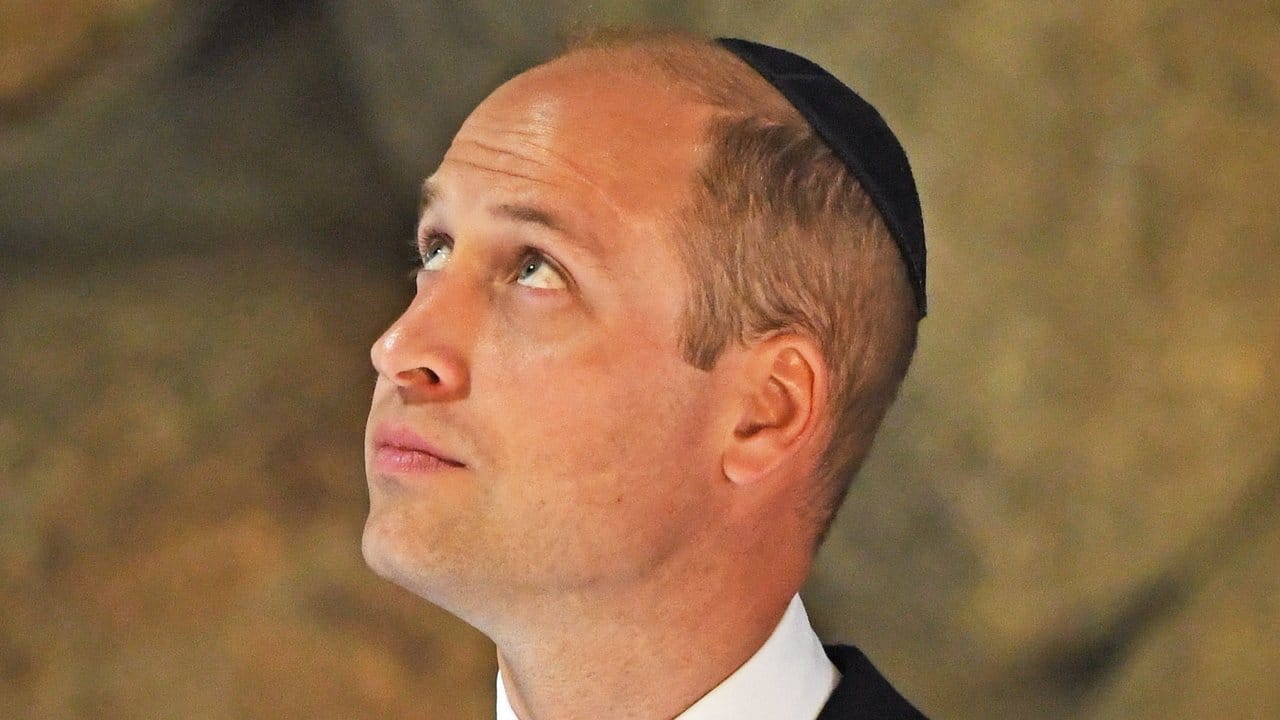 Prinz William in der Holocaust-Gedenkstätte Yad Vashem. Prinz William in der Holocaust-Gedenkstätte Yad Vashem.