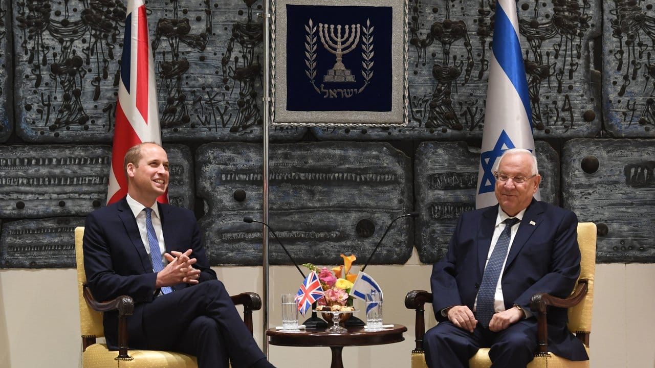 Prinz William trifft sich mit Israels Präsident Reuven Rivlin. Prinz William trifft sich mit Israels Präsident Reuven Rivlin.