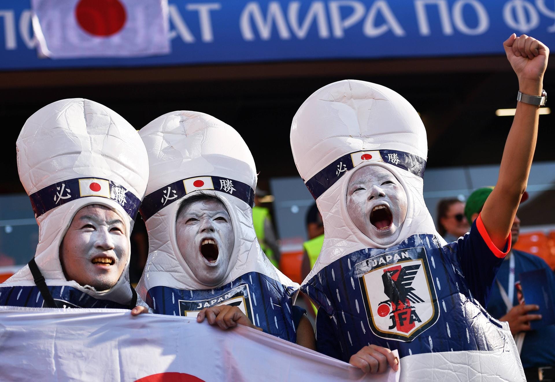 Japanische Fans: Die "Samurai Blue" feuern ihre Mannschaft an.