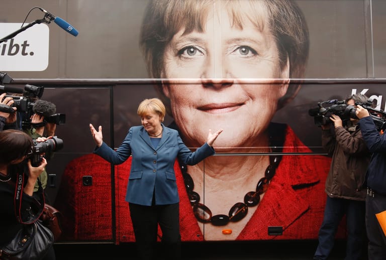 Merkel startete in der Politik nach der Wende von Null auf Hundert durch, wurde bald CDU-Generalsekretärin, CDU-Vorsitzende und ist seit 2005 Bundeskanzlerin.