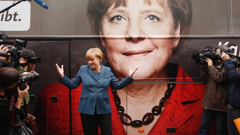 Merkel startete in der Politik nach der Wende von Null auf Hundert durch, wurde bald CDU-Generalsekretärin, CDU-Vorsitzende und ist seit 2005 Bundeskanzlerin.