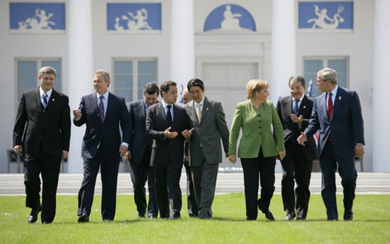 Geschätzt auf großer Bühne: Merkel im Kreis von Staatschefs beim G8-Gipfel im mecklenburgischen Heiligendamm 2007.