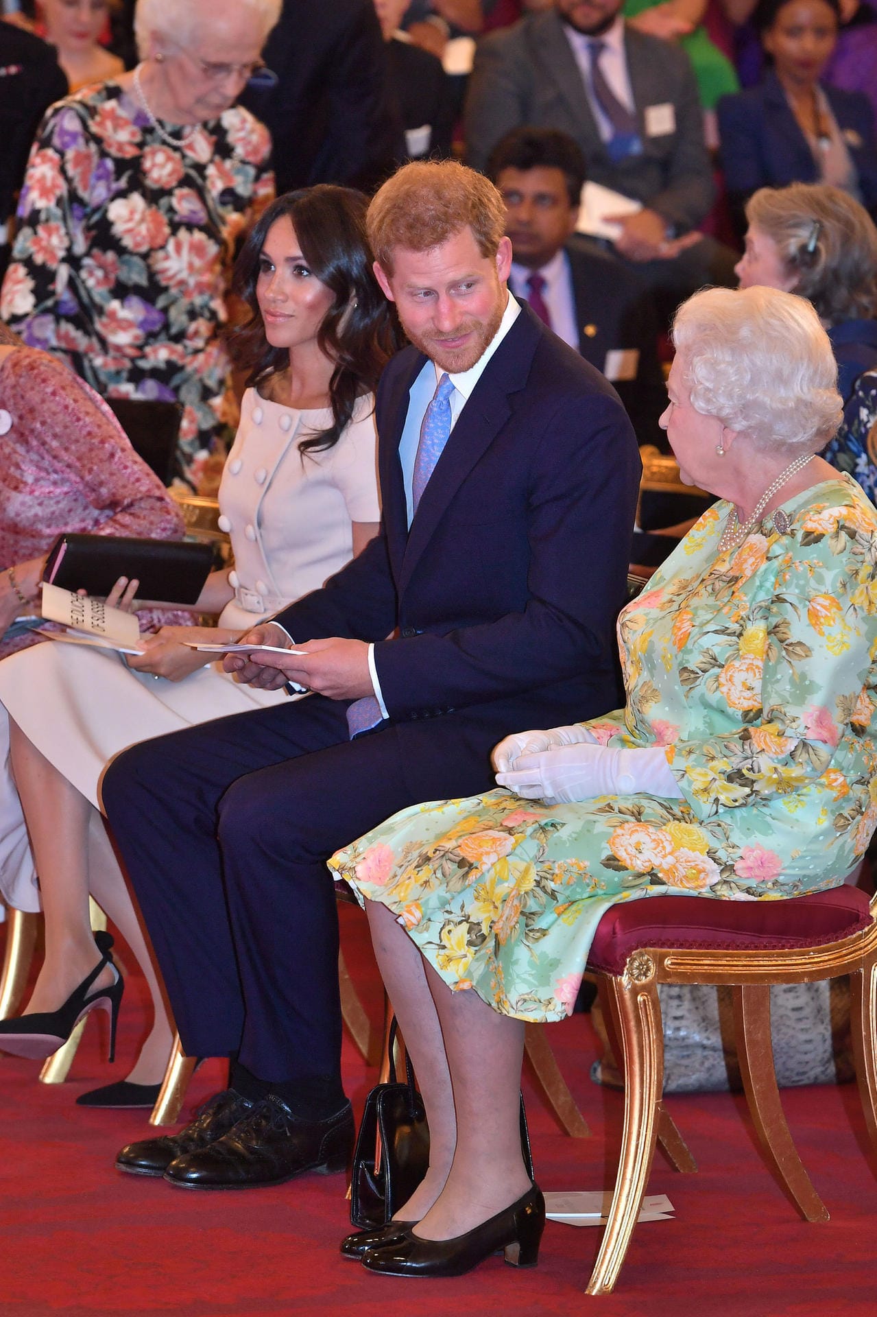 Zum ersten Mal kam Prinz Harry zu der Veranstaltung im Buckingham Palast in Begleitung.