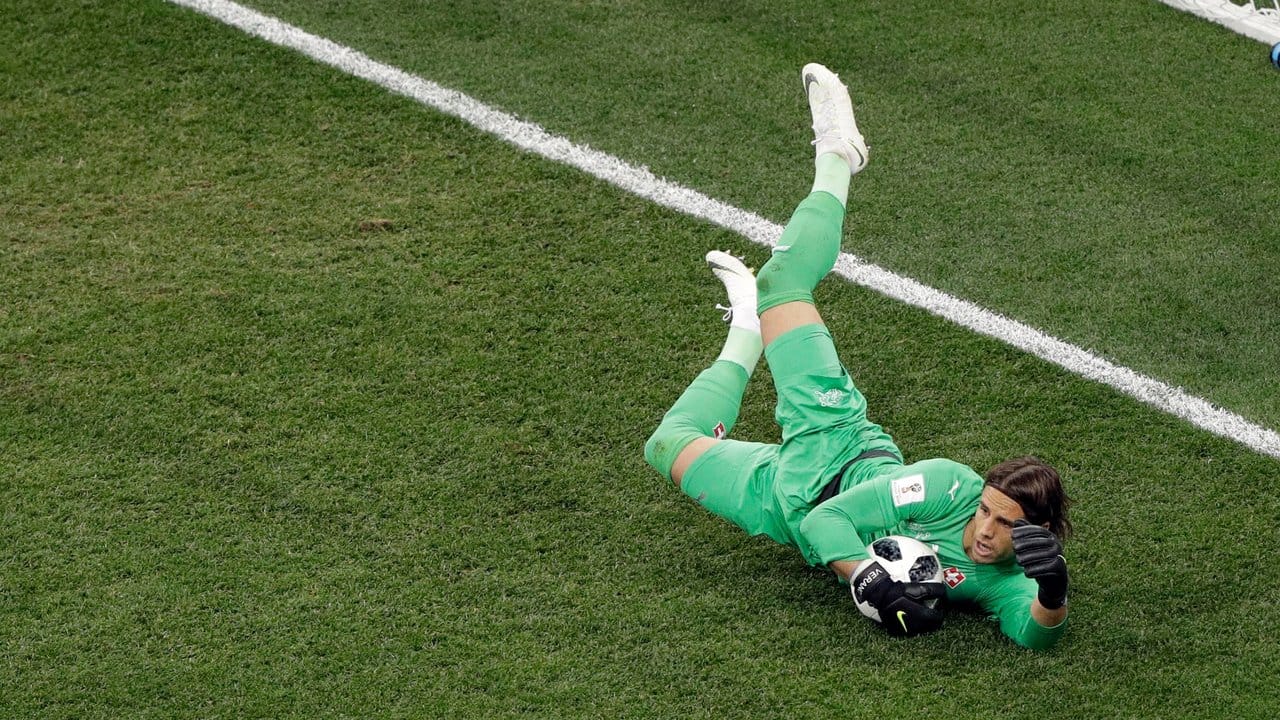 Der Schweizer Torwart Yann Sommer hielt seinen Kasten zumindest in der ersten Halbzeit sauber. Der Schweizer Torwart Yann Sommer hielt seinen Kasten zumindest in der ersten Halbzeit sauber.