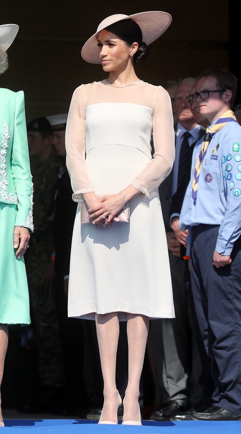 Mai 2018: Nach der Hochzeit die große Veränderung – beim ersten Event nach dem Jawort zeigt sich die Herzogin in einem zarten Kleid mit passendem Hut.