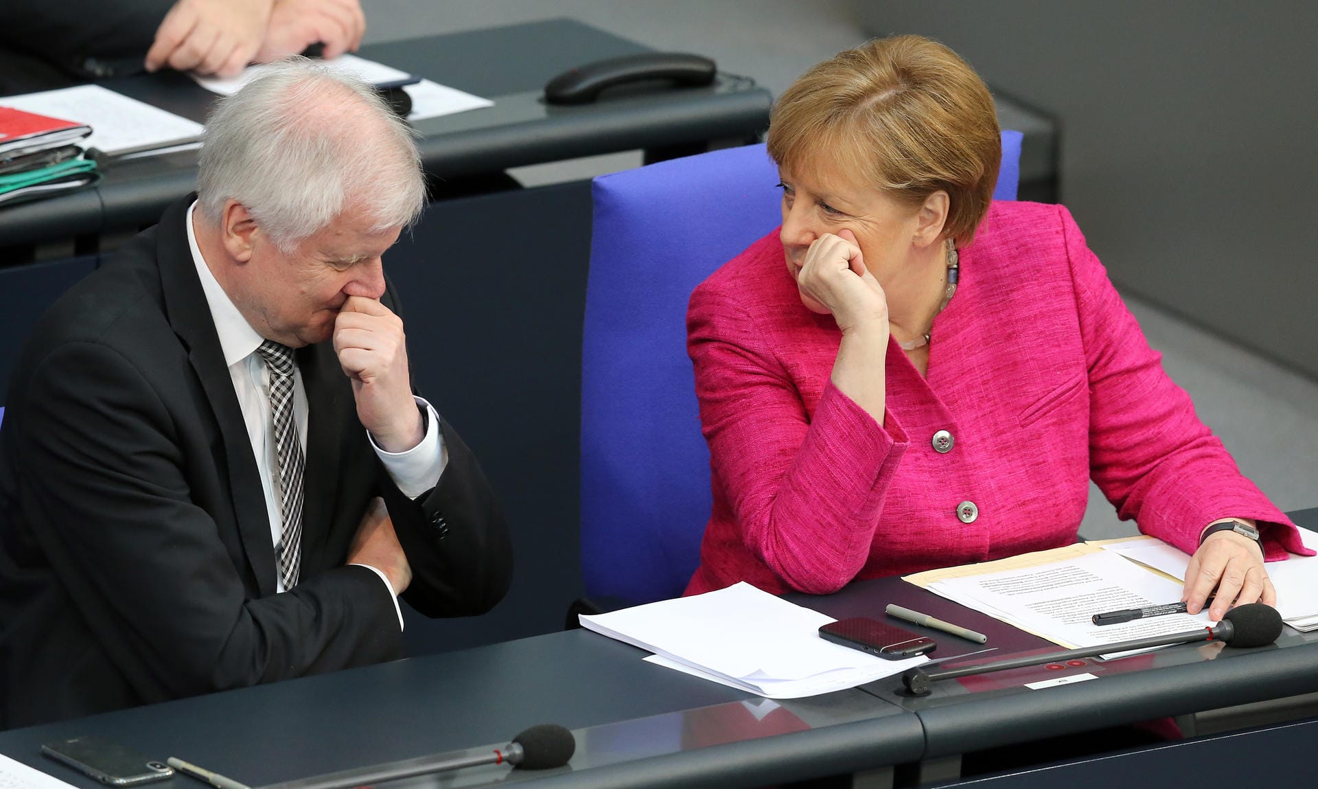 Die beiden Politiker während einer Plenarsitzung des Bundestages.