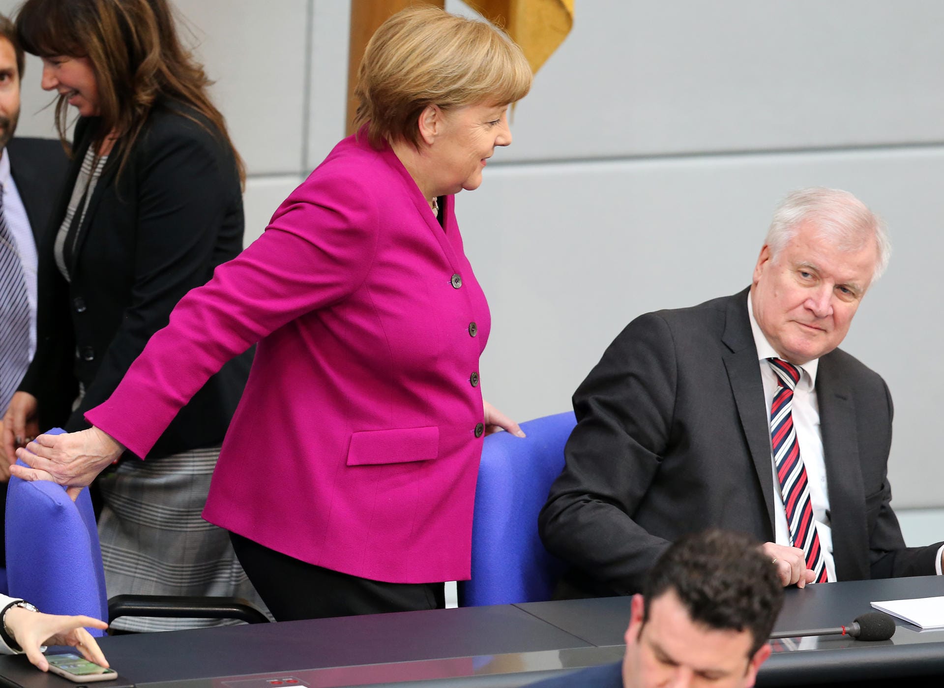 Merkel erhebt sich zu ihrer ersten Regierungserklärung nach ihrer Wiederwahl.