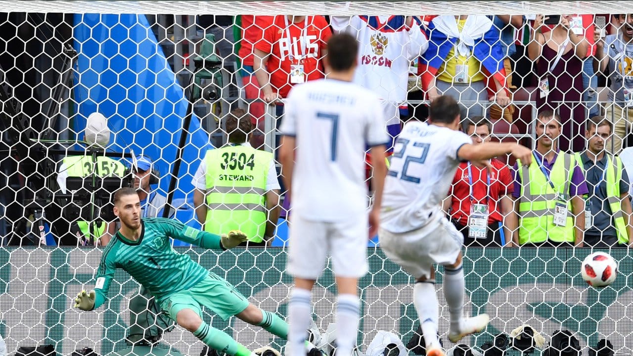Der Russe Artjom Dsjuba erzielte per Elfmeter den Treffer zum 1:1. Der Russe Artjom Dsjuba erzielte per Elfmeter den Treffer zum 1:1.