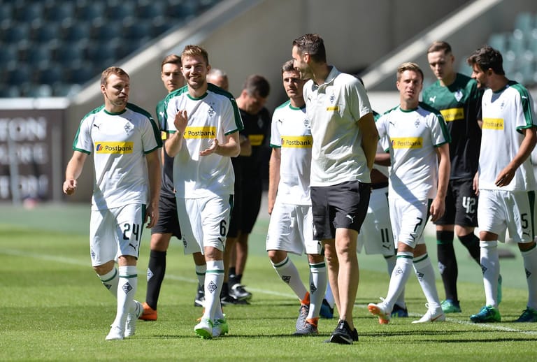 Borussia Mönchengladbach startet in die Saisonvorbereitungen. Wieder dabei: Christoph Kramer (2.v.l.), der gerade nebenbei für das ZDF arbeitet.