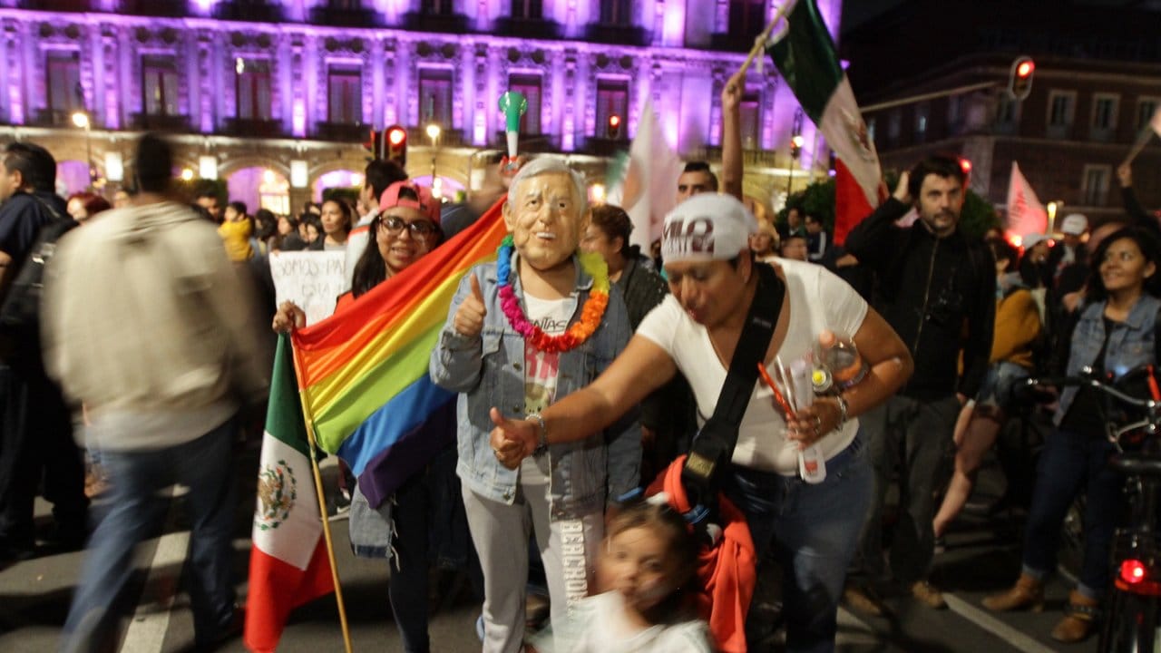 Auch in der Hauptstadt Mexiko-Stadt konnte sich die Partei von López Obrador durchsetzen. Auch in der Hauptstadt Mexiko-Stadt konnte sich die Partei von López Obrador durchsetzen.