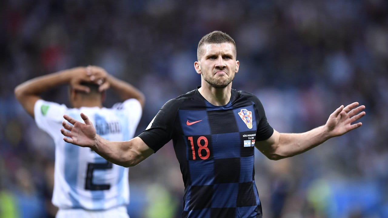 Wegen mangelnden Fairplays der Argentinier verzichtet der Kroate Ante Rebic auf einen Trikottausch mit Messi. Wegen mangelnden Fairplays der Argentinier verzichtet der Kroate Ante Rebic auf einen Trikottausch mit Messi.