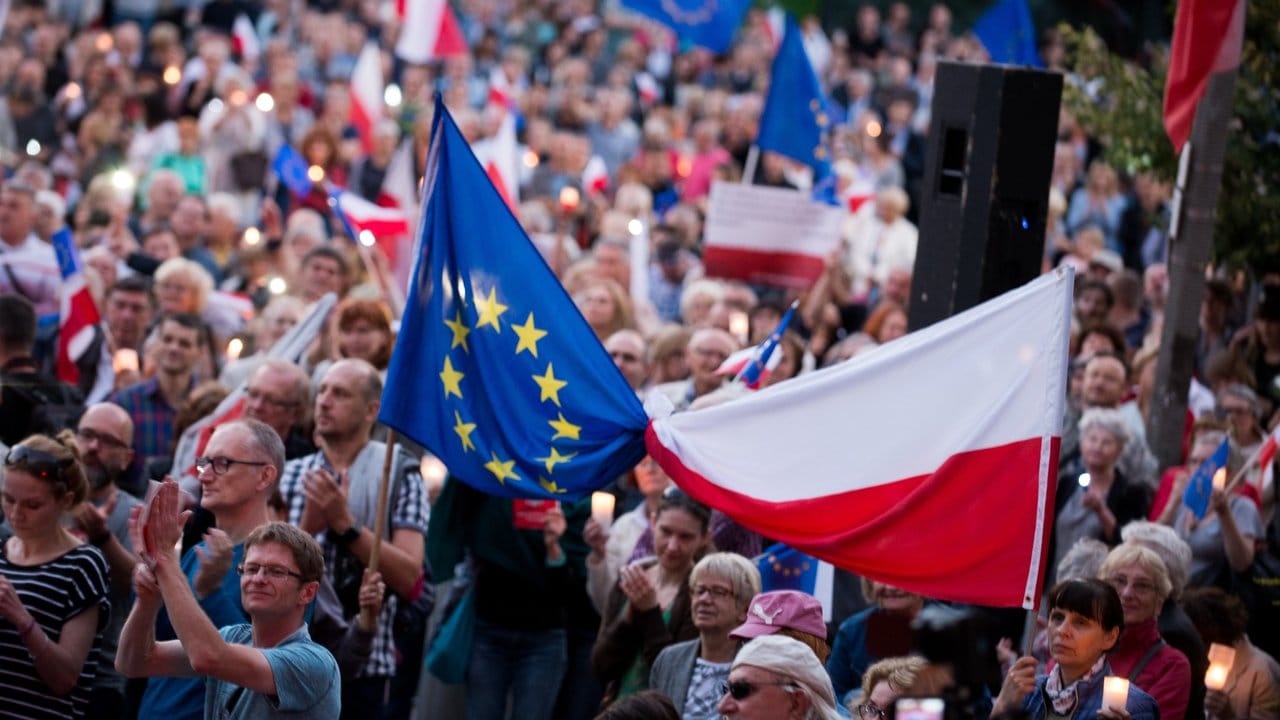 Polens Ministerpräsident Mateusz Morawiecki hat im EU-Parlament harsche Kritik für die Justizreform in seinem Land geerntet.