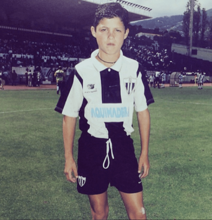 Als kleiner Junge schon vor der großen Tribüne: Als Achtjähriger trat der Portugiese 1993 in den Amateurklub CF Andorinha auf Madeira ein. Sein Vater arbeitete bei dem Verein als Zeugwart. Die nächsten Jahre sollten den Grundstein seiner Karriere legen.