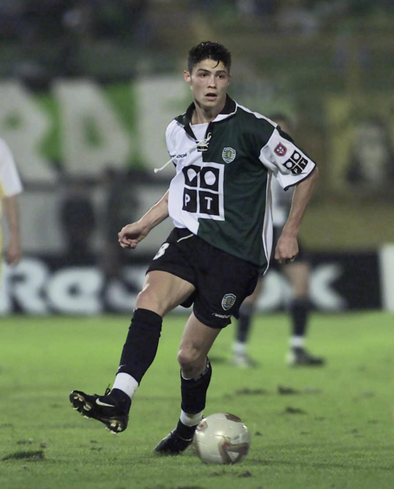 2002 bei Sporting Lissabon: Seit 1998 spielte der Weltklasse-Fußballer beim portugiesischen Erstliga-Klub. Angefangen hat der Spitzen-Sportler bei der U15.