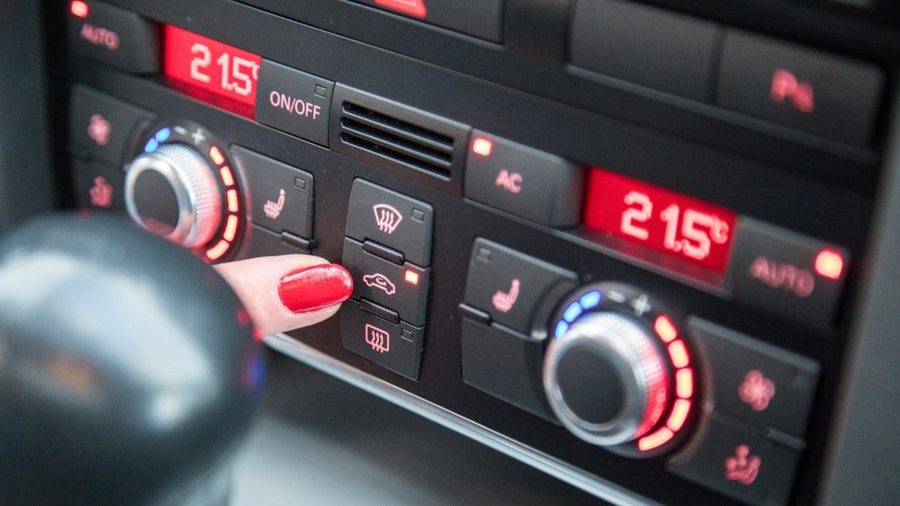 Frische Brise: Die Klimaanlage stellen Autofahrer nicht zu lange auf Umluftfunktion, das trocknet laut Experten unter anderem nicht nur die Luft aus, sondern kann auch für Sauerstoffmangel sorgen.