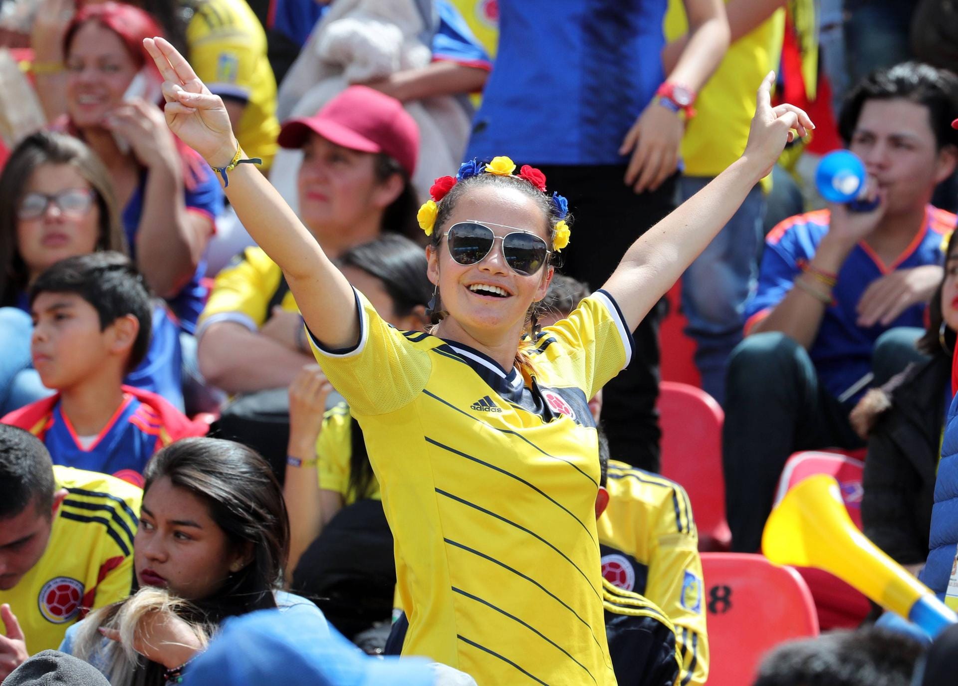 Toller Empfang in Kolumbien trotz des Ausscheidens gegen England: Die Laune bei dieser Kolumbianerin ist längst wieder gut.