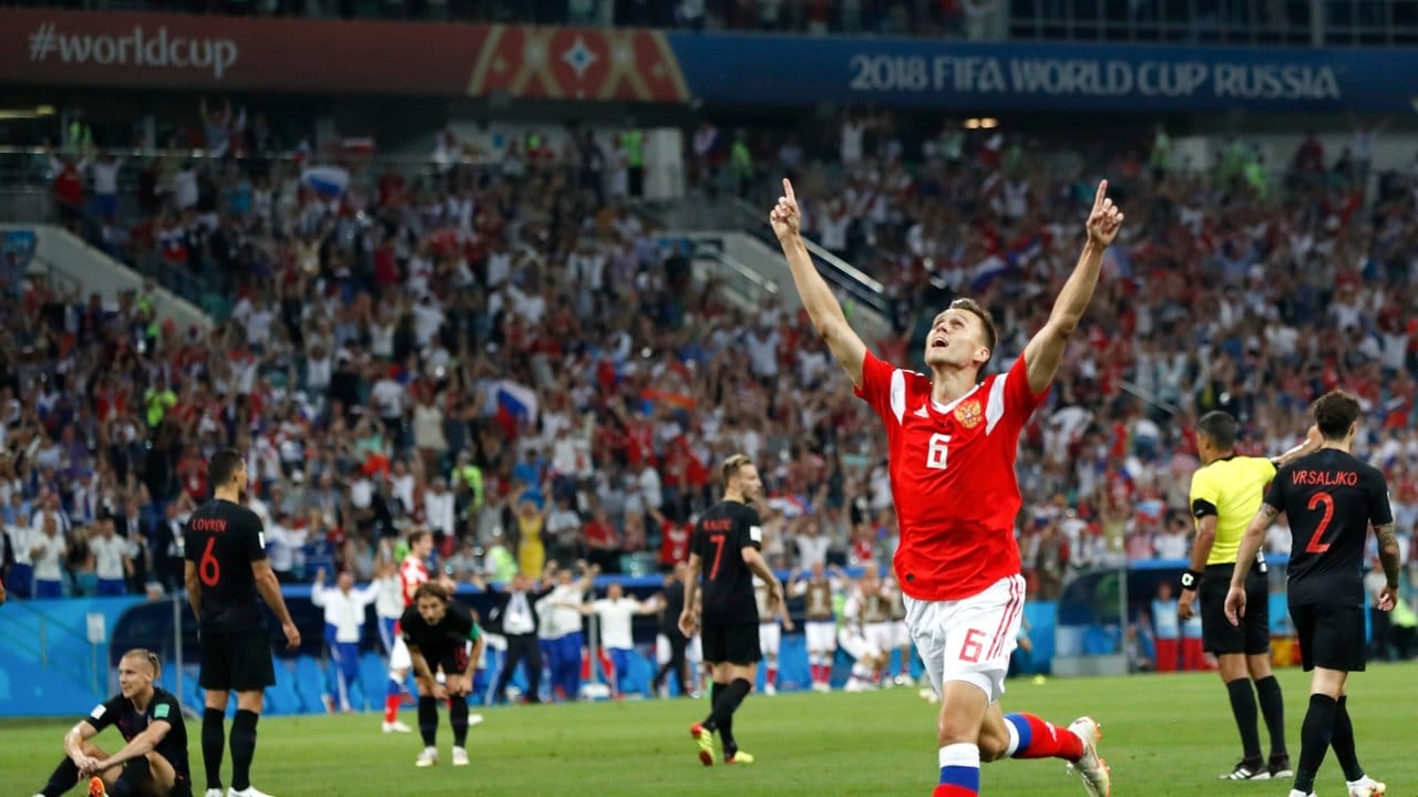 Der Russe Denis Tscheryschew feiert seinen Treffer zum 1:0 gegen Kroatien. Der Russe Denis Tscheryschew feiert seinen Treffer zum 1:0 gegen Kroatien.