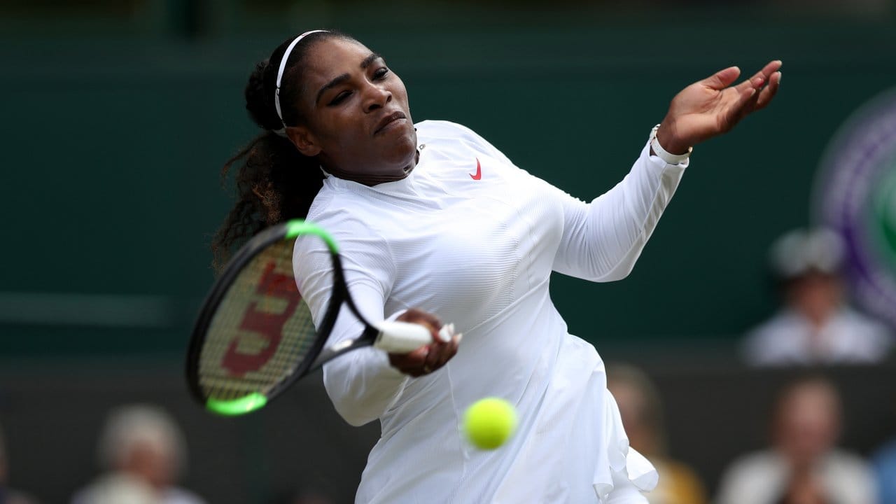 Serena Williams steht nach ihrem Erfolg über die Russin Jewgenija Rodina im Viertelfinale von Wimbledon.