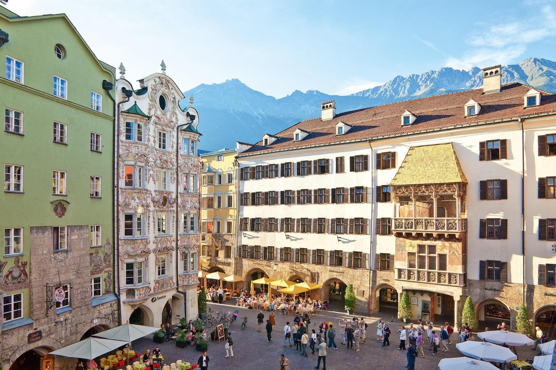 Goldenes Dachl in Innsbruck: weltberühmte Sehenswürdigkeit in der Tiroler Landeshauptstadt.