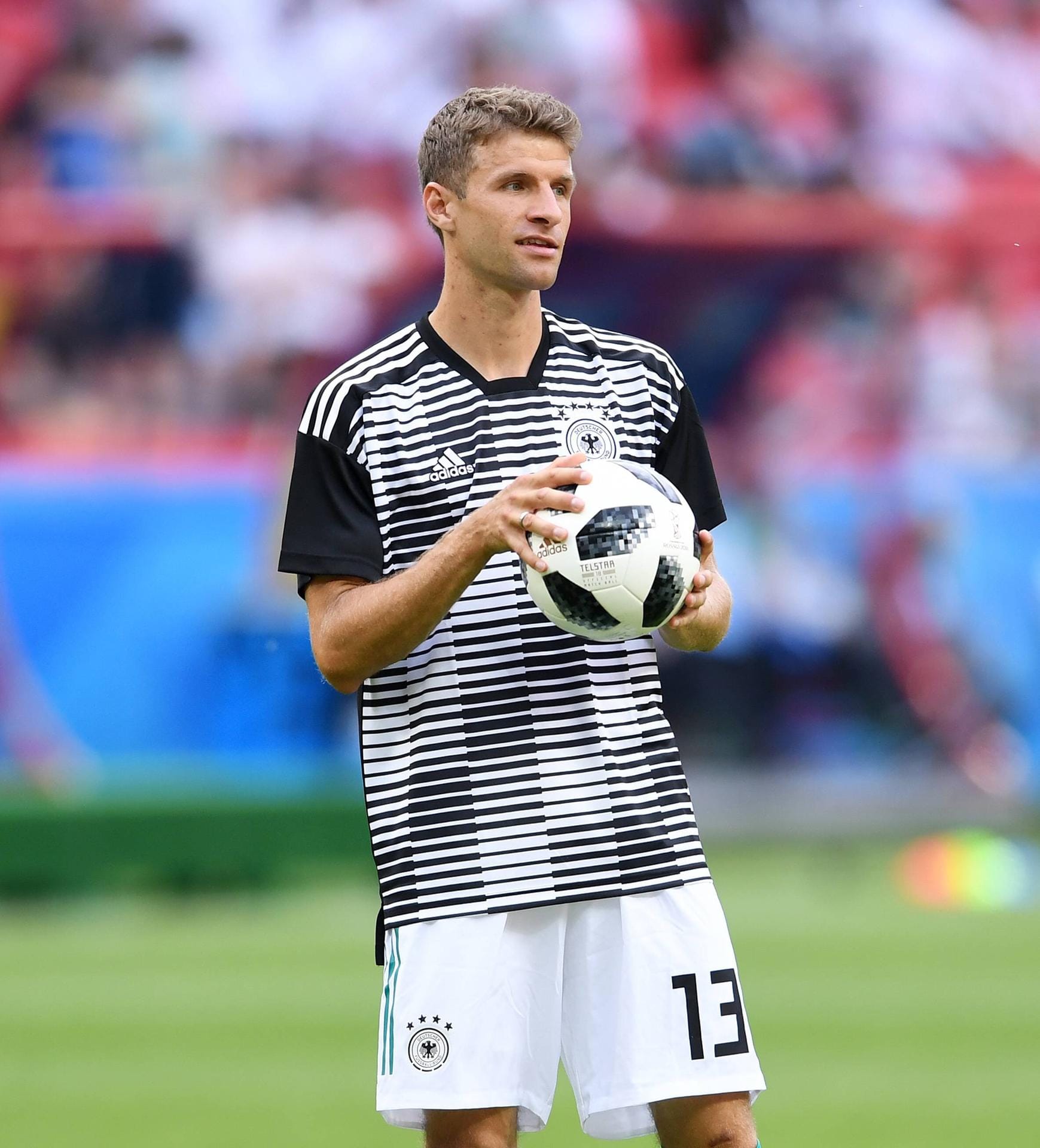 Thomas Müller: Der 28-Jährige ist seit dem Jahr 2000 bei Bayern München unter Vertrag. Nach 100 Länderspielen teilte ihm der Bundestrainer nun mit, dass er vorerst auf ihn verzichten wird.