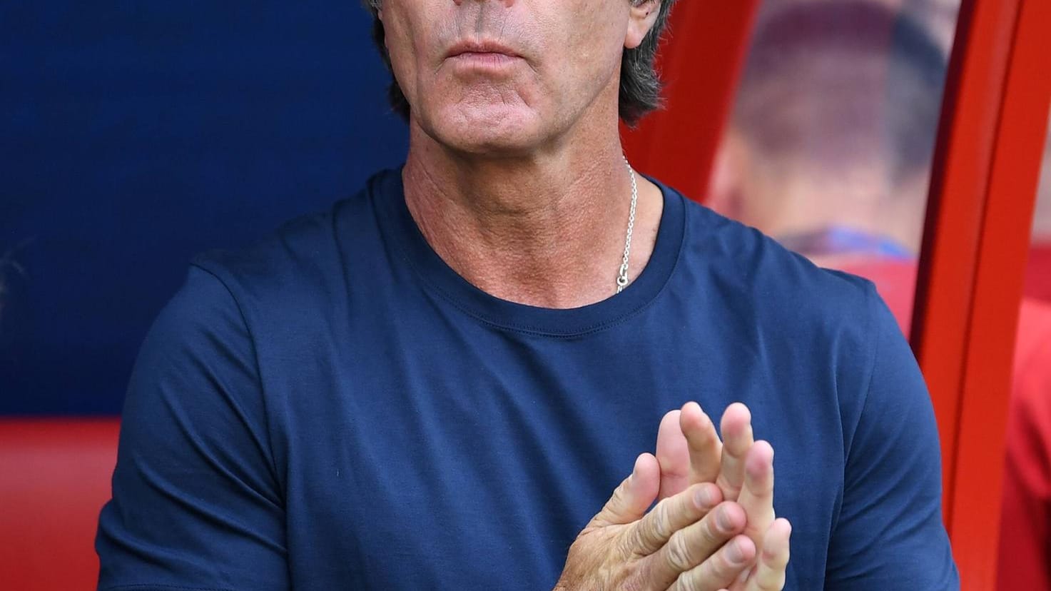 Joachim Löw: Der Bundestrainer darf und will seinen Vertrag bis 2022 beim DFB trotz des WM-Desasters erfüllen. Löw: "Ich möchte nun auch mit ganzem Einsatz den Neuaufbau gestalten. Ich werde gemeinsam mit meinem Team analysieren, Gespräche führen und zum Start der neuen Saison die richtigen Schlüsse ziehen."