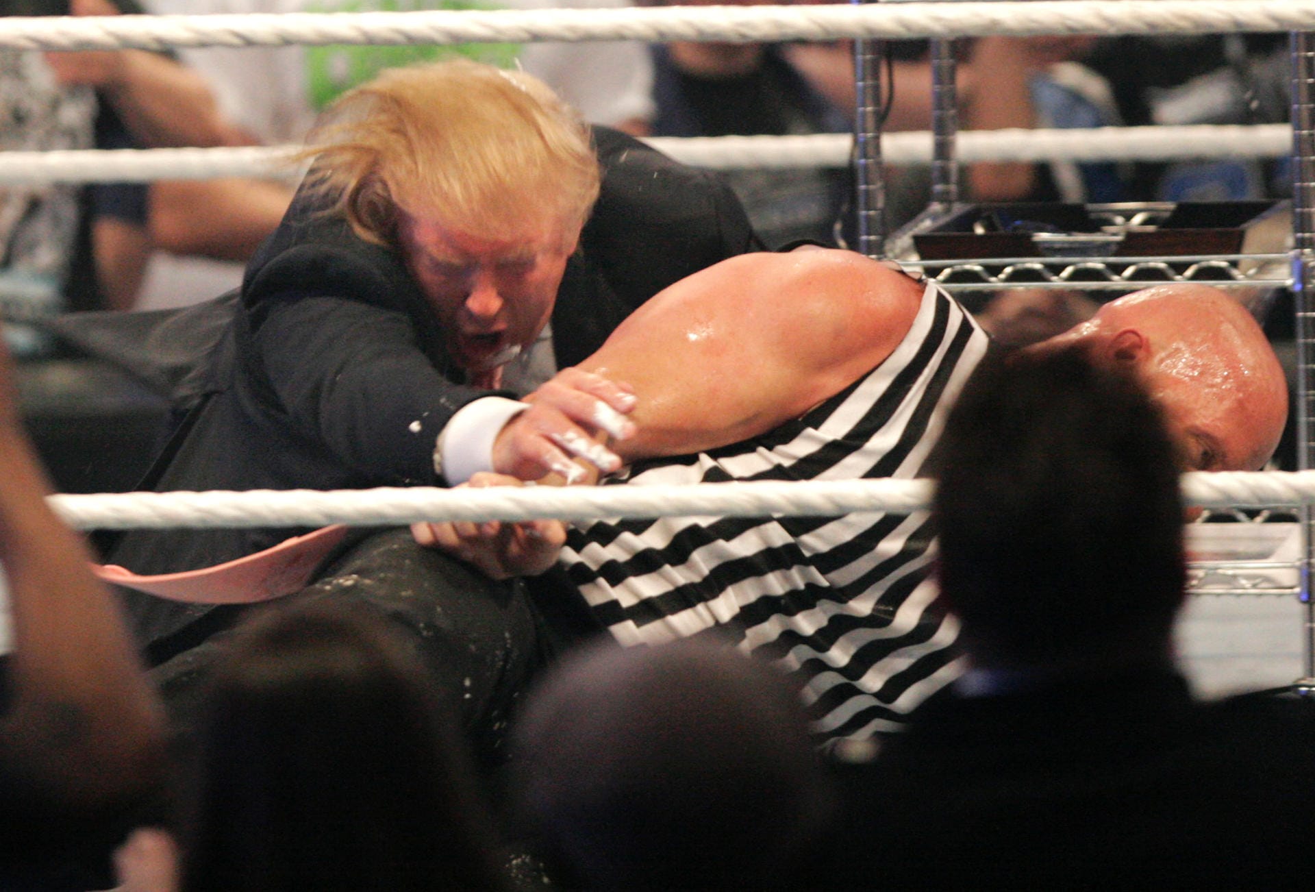 Dafür hat Trump in der WWE unter anderem gegen Steve "Stone Cold" Austin gekämpft...
