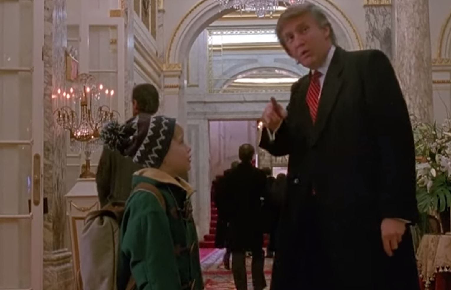Donald Trump schneidet in dieser Hinsicht allerdings etwas besser auf...äh...ab. Hier ist er bei seinem Gastauftritt im Film "Kevin allein in New York" zu sehen...