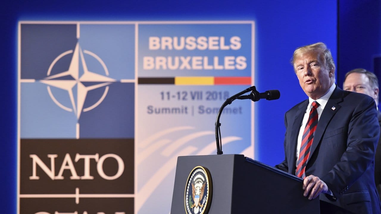 US-Präsident Trump äußert sich bei einer Pressekonferenz zum Abschluss des Nato-Gipfels.