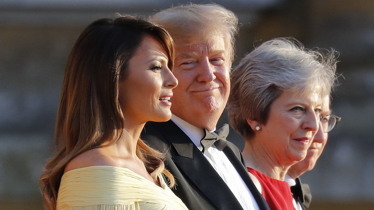 Donald Trump und seine Frau Melania werden von Theresa May und ihrem Ehemann Philip im Blenheim Palace zu einem Galadinner empfangen.