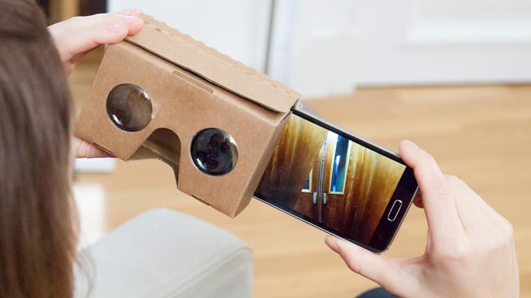 Google Cardboard ist die günstigste Variante, Virtuelle Realität zu erleben – aber auch die unbequemste.