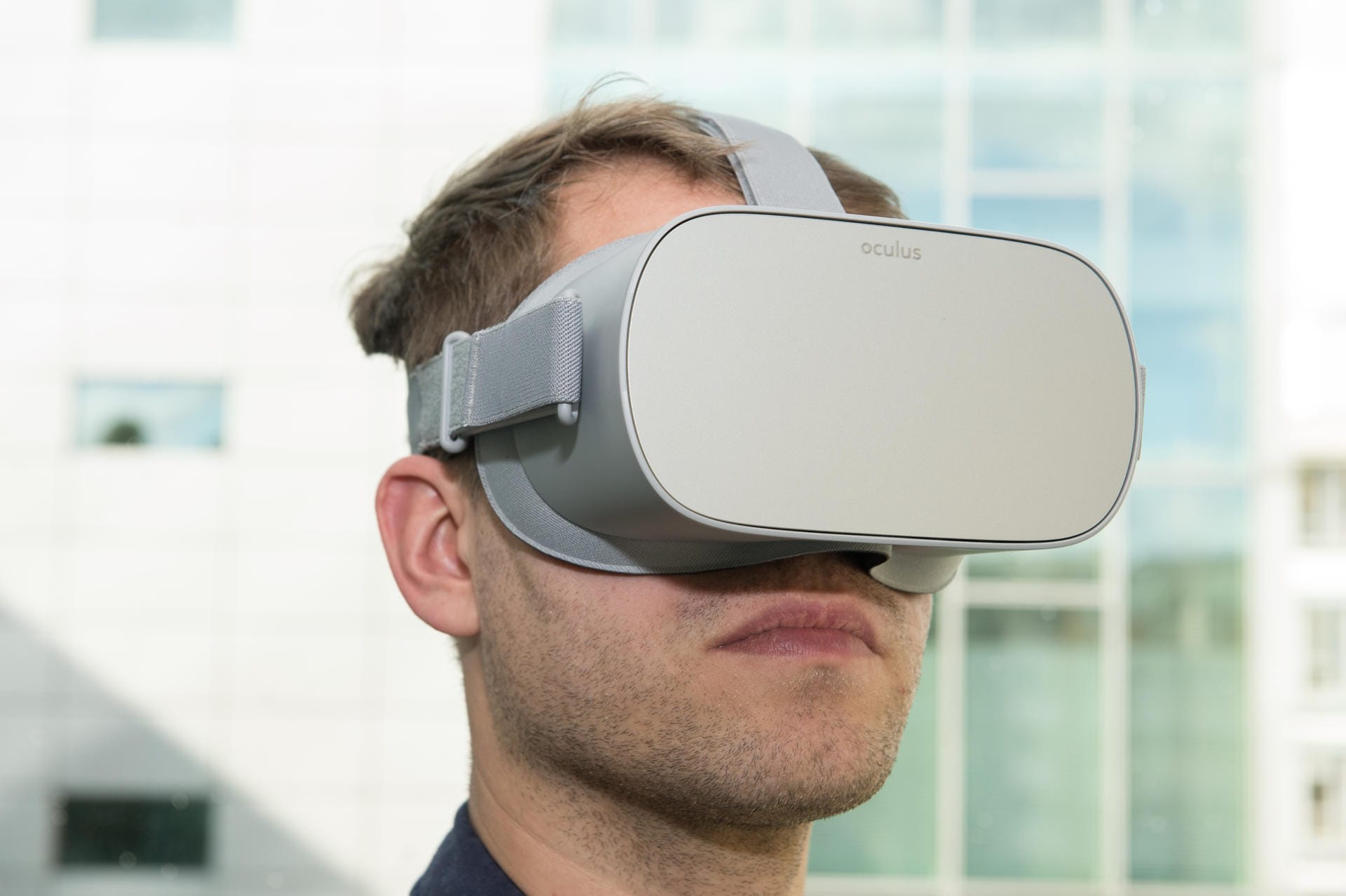 Oculus Go hat alle nötige Technik bereits integriert – es ist kein zusätzliches Smartphone und kein zusätzlicher Rechner nötig.