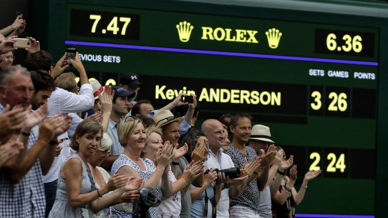 Mit 26:24 hat der Südafrikaner Kevin Anderson den fünften Satz für sich entschieden. Mit 26:24 hat der Südafrikaner Kevin Anderson den fünften Satz für sich entschieden.