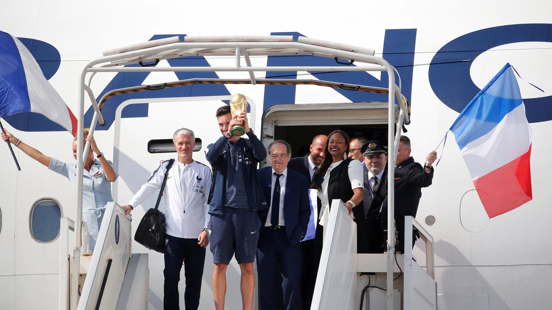 Ankunft der Weltmeister am Flughafen in Paris.