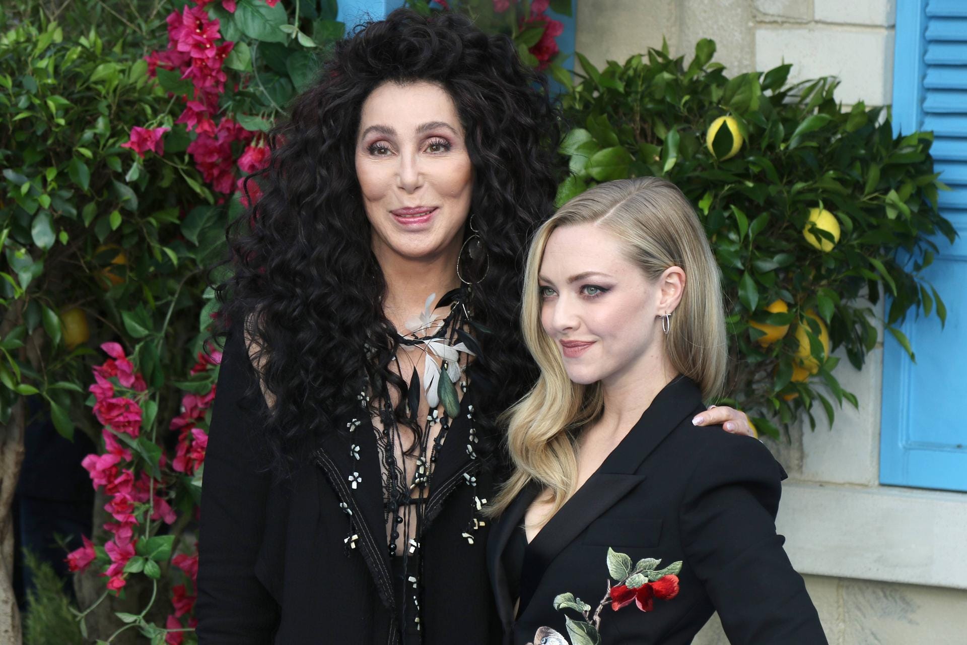 Seite an Seite: Cher gibt die Großmutter von Schauspielerin Amanda Seyfried.