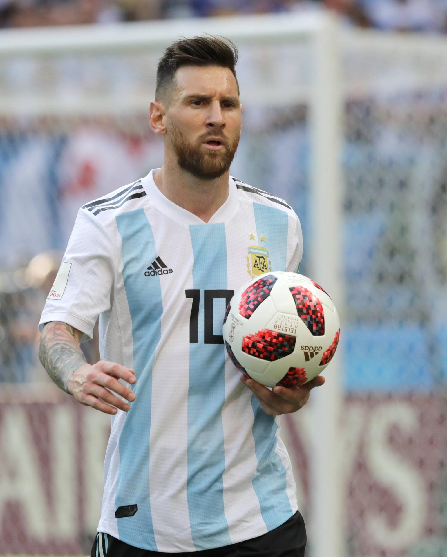 8. Platz: Lionel Messi vom FC Barcelona ist der bestbezahlte Fußballspieler der Welt. Mit einem Verdienst von 111 Millionen Dollar (rund 95 Millionen Euro) ist der Argentinier der erfolgreichste Sportler im Fußball.