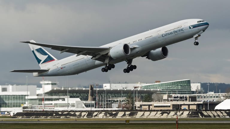 Cathay Pacific Boeing 777-300ER: Die in Hong Kong ansässige Fluggesellschaft Cathay Pacific macht im Skytrax-Ranking 2019 zwei Plätze gut und landet auf dem vierten Platz.