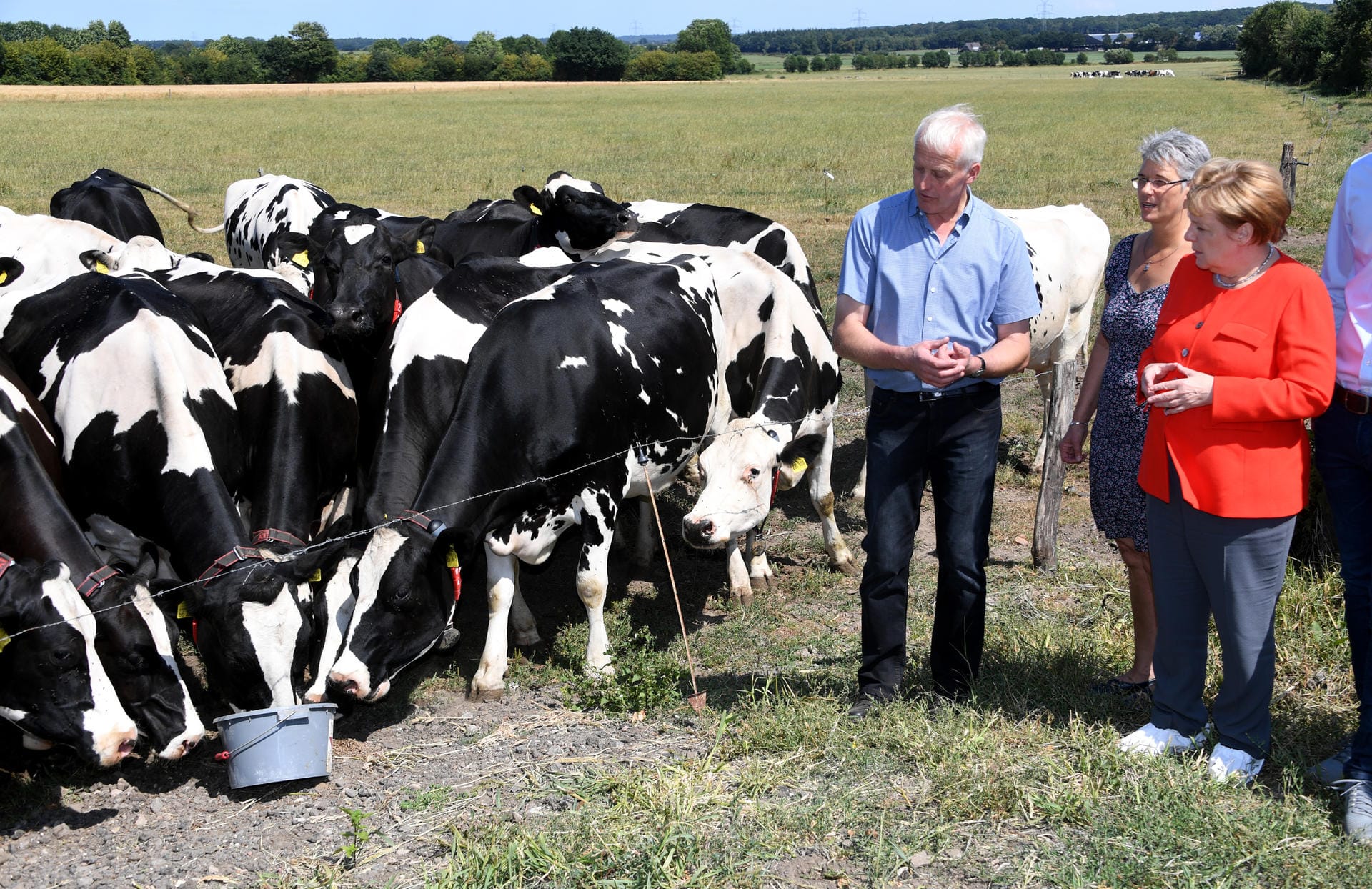 Ursula Trede und ihr Ehemann Rolf sprachen mit Merkel über ihre Probleme mit den Milchpreisen: Merkel zeigte Verständnis und will mit Landwirtschaftsministerin Julia Klöckner über die Probleme sprechen.
