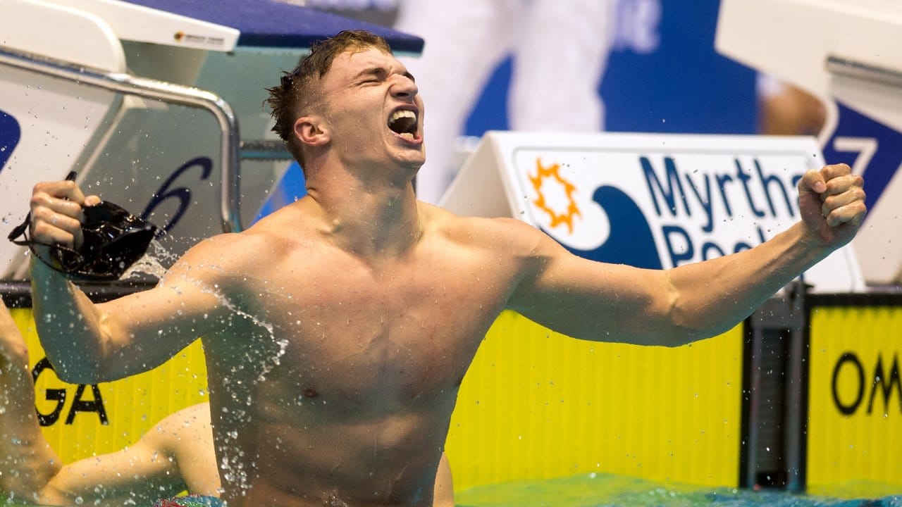 Ramon Klenz freut sich über den deutschen Rekord, den er geschwommen ist.