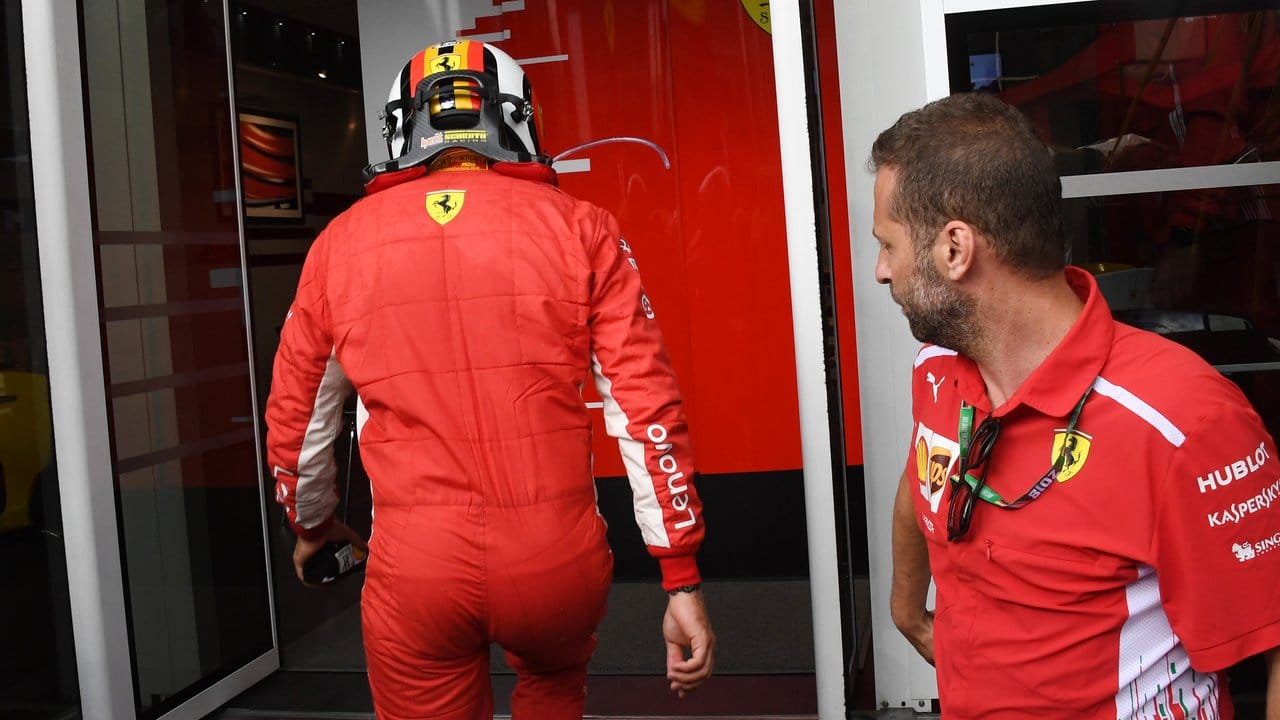 Frustriert schlich Vettel in die Boxengasse.