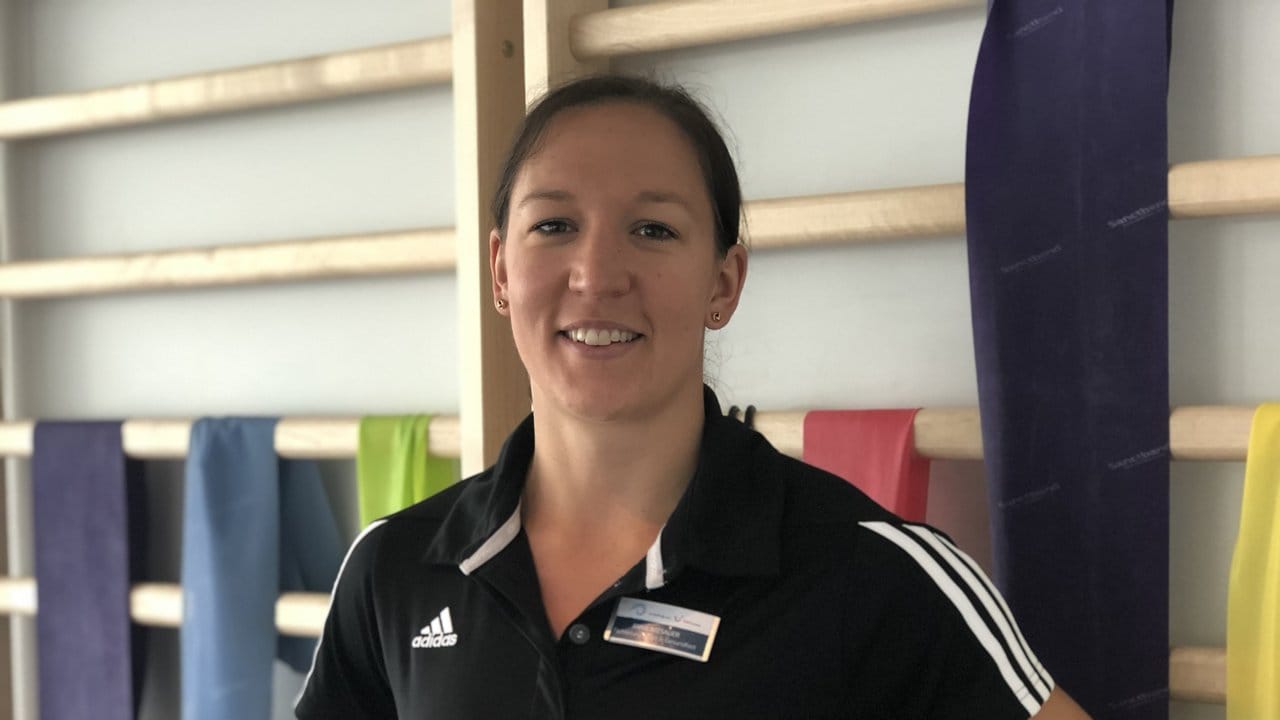 Anna Wiesauer ist Sportwissenschaftlerin und arbeitet zeitweise als Trainerin auf der "Mein Schiff 5".
