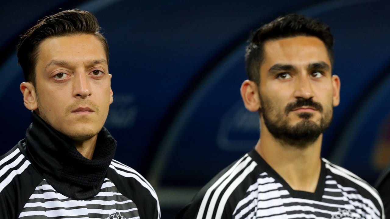 Entschieden sich eins für den DFB: Mesut Özil (l) und Ilkay Gündogan.
