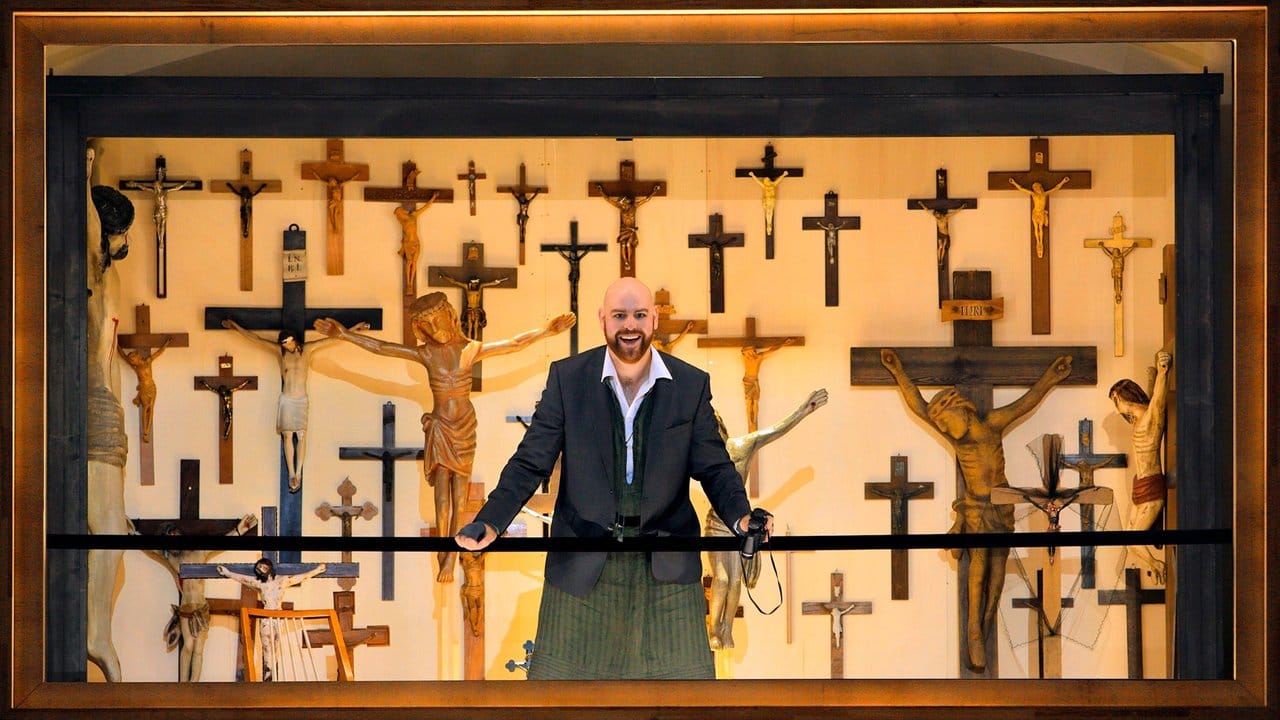 Jede Menge Kreuze: Derek Welton als Klingsor im Bayreuther "Parifal".