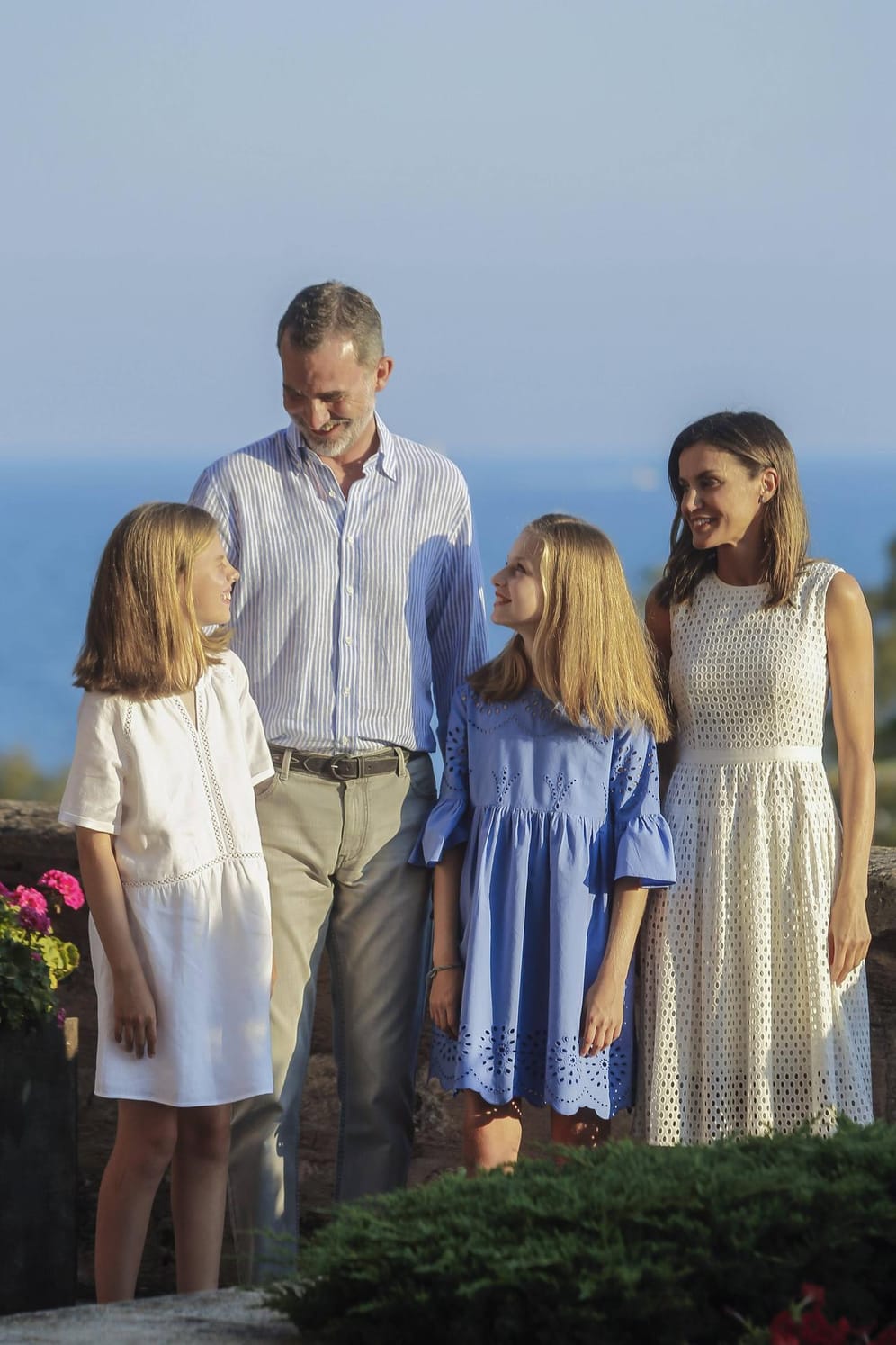 Tolle Kulisse: Direkt am Meer sind die Familienfotos der spanischen Royals entstanden.